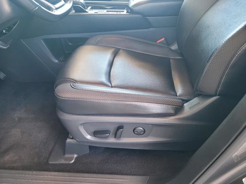 Used 2025 Nissan Pathfinder SL FWD image 22