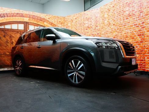 Certified 2022 Nissan Pathfinder Platinum w/ Cargo Package AWD/4WD image 3