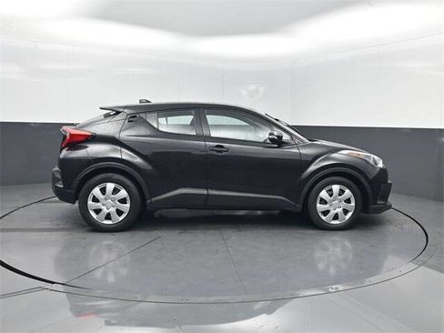 Used 2019 Toyota C-HR LE image 31