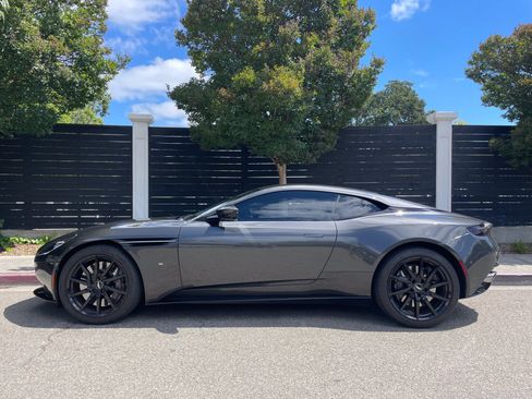 Used 2017 Aston Martin DB11 V12 RWD image 1