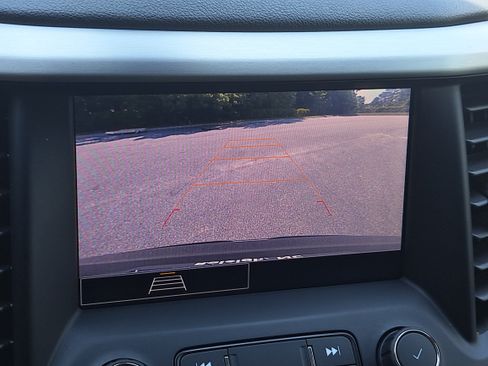 Used 2020 GMC Acadia SLE w/ Driver Convenience Package FWD image 24