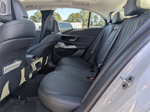 Used 2025 Mercedes-Benz E 350 4MATIC Sedan image 14