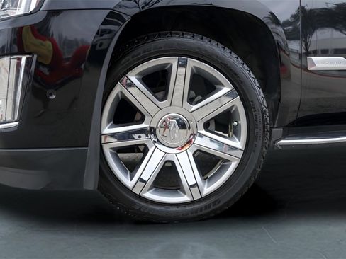 Used 2019 Cadillac Escalade Luxury image 4