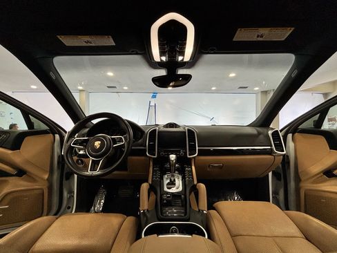 Used 2017 Porsche Cayenne Platinum Edition w/ Premium Package (PJV) image 27