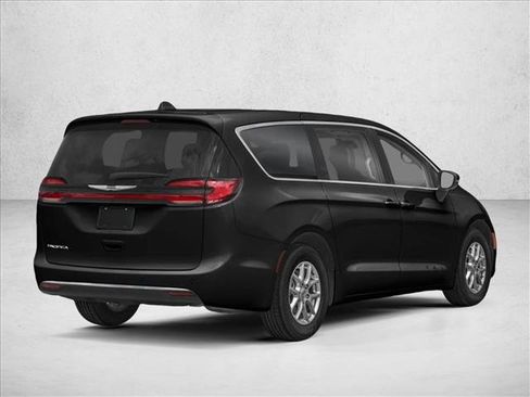 Used 2024 Chrysler Pacifica Touring-L image 13