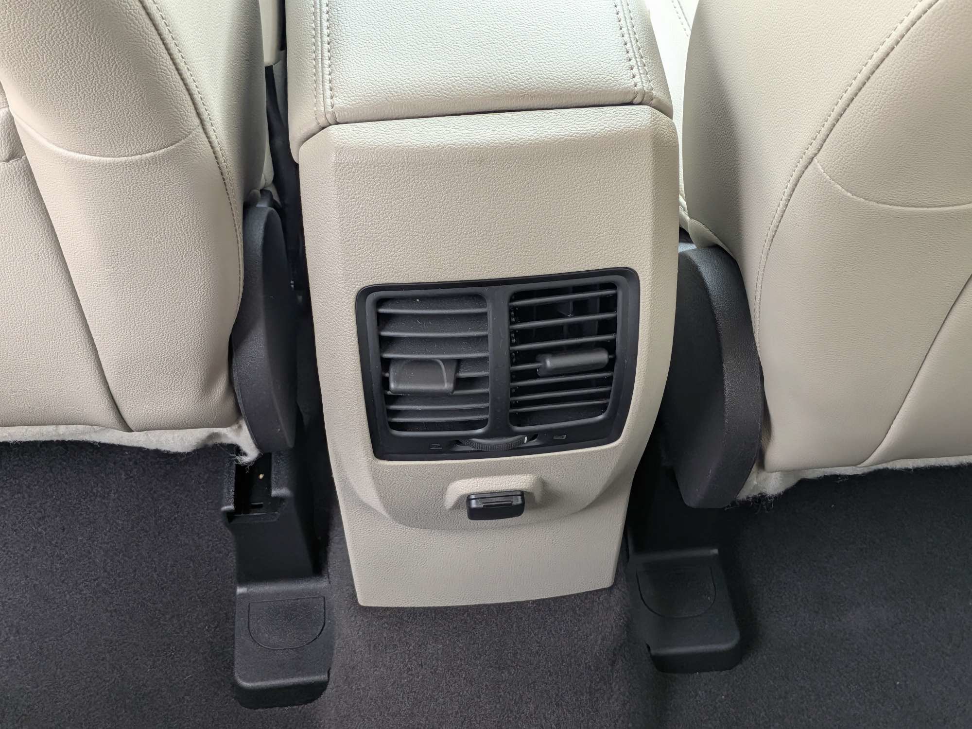 Used 2018 Ford Escape SEL FWD image 16