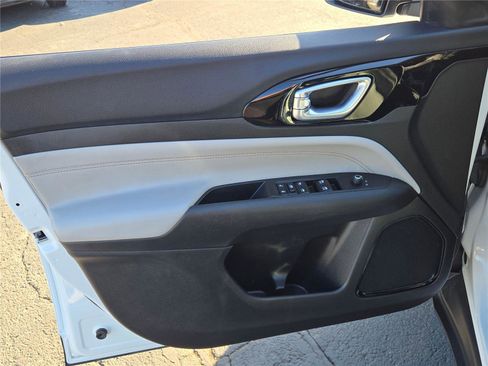 Certified 2022 Jeep Compass Limited image 22