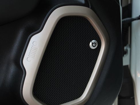 Used 2016 Jeep Renegade 75th Anniversary AWD/4WD image 24