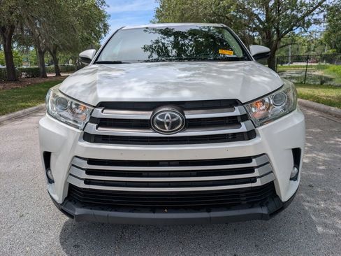 Used 2019 Toyota Highlander Plus AWD/4WD image 2