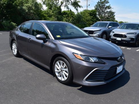 Used 2024 Toyota Camry LE AWD/4WD image 2