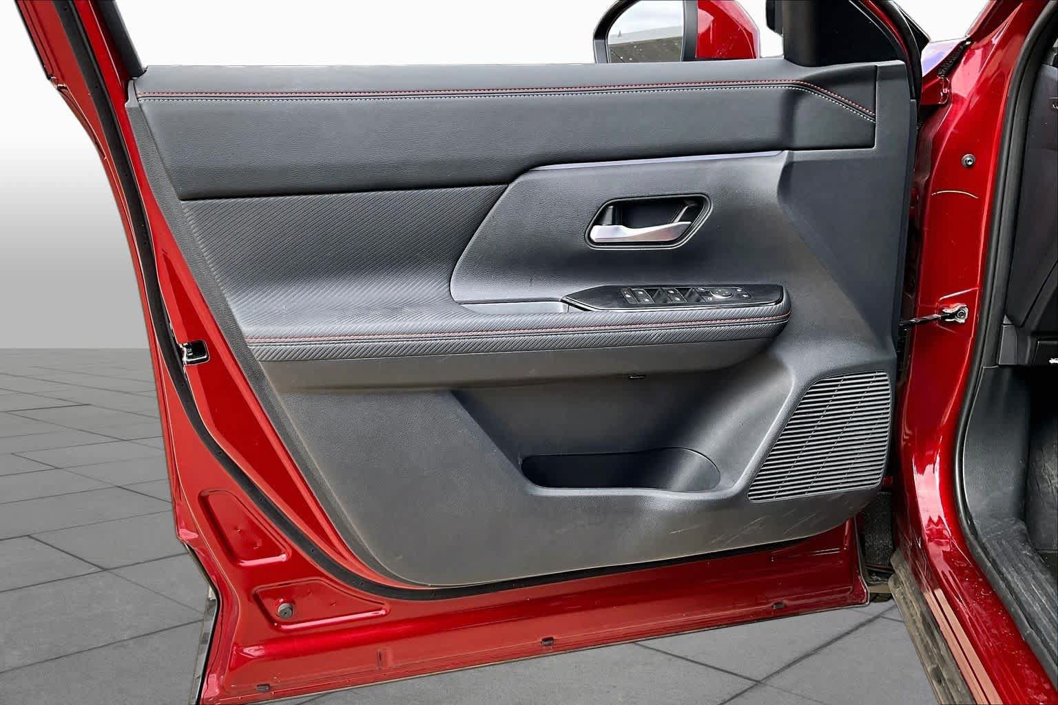 Certified 2025 Nissan Kicks SR w/ SR Premium Package FWD image 22