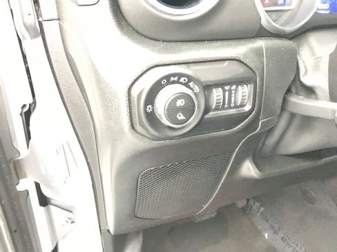 Used 2021 Jeep Gladiator Overland w/ Popular Equipment Package AWD/4WD image 12