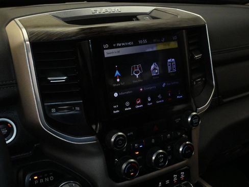Used 2019 RAM 1500 Laramie AWD/4WD image 12