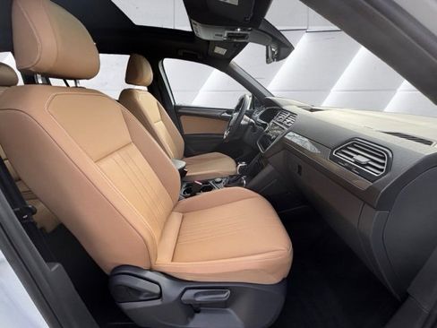 Used 2023 Volkswagen Tiguan SE R-Line image 16