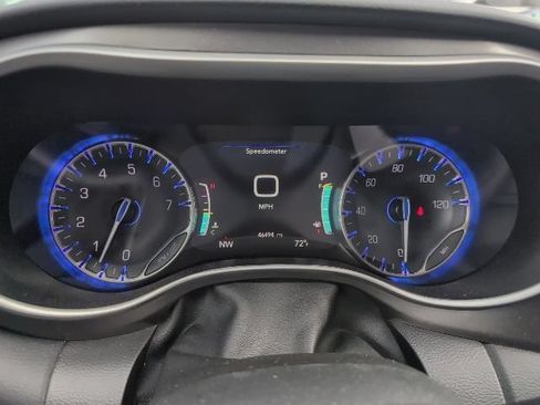 Used 2024 Chrysler Pacifica Touring-L FWD image 25