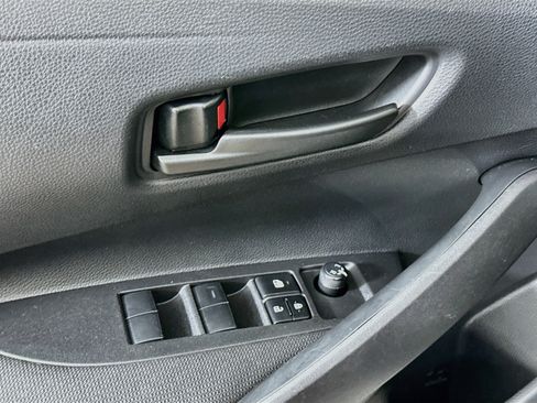 Used 2025 Toyota Corolla LE FWD image 15