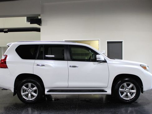 Used 2011 Lexus GX 460 w/ Comfort Plus Pkg AWD/4WD image 2