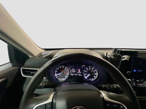 Used 2023 Toyota Highlander L image 7