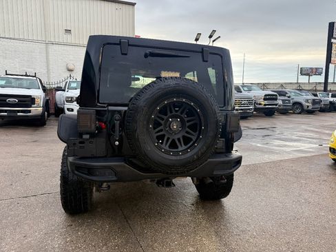 Used 2014 Jeep Wrangler Unlimited Rubicon image 5