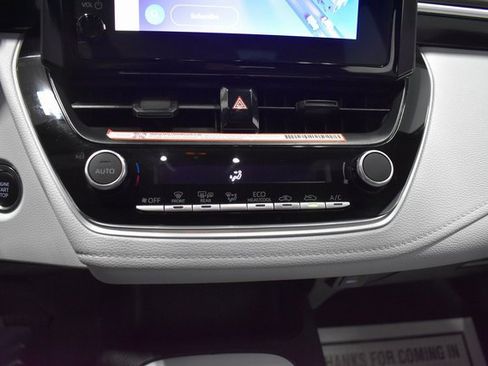 Used 2025 Toyota Corolla SE image 18