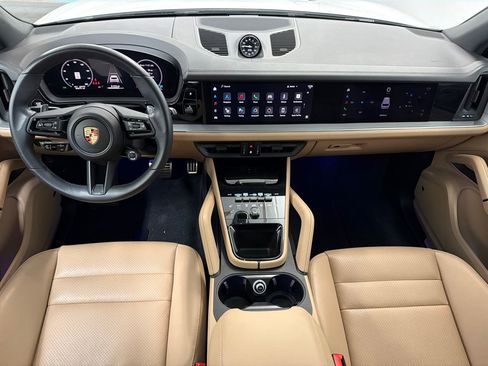 Used 2024 Porsche Cayenne S image 22