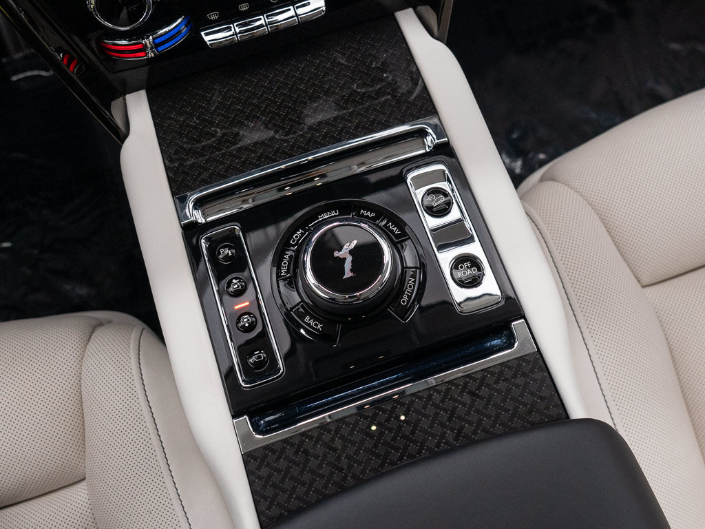 Certified 2022 Rolls-Royce Cullinan Black Badge w/ Dark Exterior Package AWD/4WD image 38