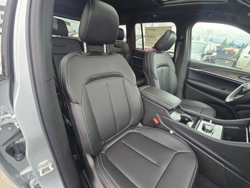 New 2025 Jeep Grand Cherokee Limited AWD/4WD image 13