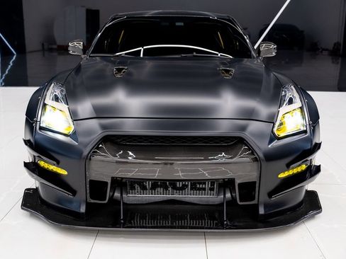 Used 2015 Nissan GT-R Black Edition image 7