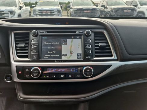 Used 2018 Toyota Highlander Limited FWD image 22