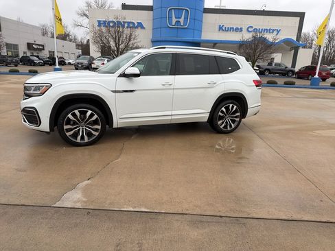 Used 2023 Volkswagen Atlas SEL Premium AWD/4WD image 4