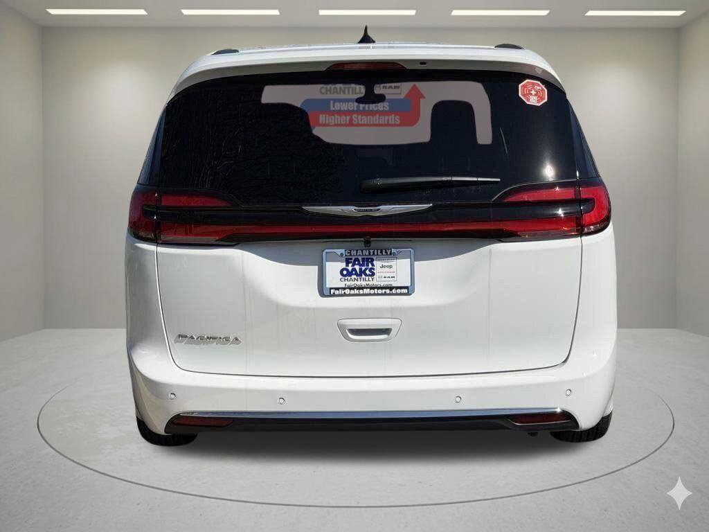 New 2026 Chrysler Pacifica Select FWD image 7