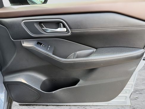 Used 2021 Nissan Rogue Platinum FWD image 31