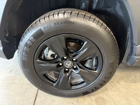 Certified 2025 Toyota RAV4 XLE AWD/4WD image 31