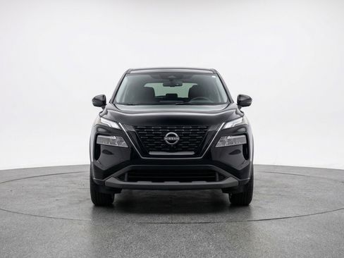 Used 2025 Nissan Rogue SV FWD image 2