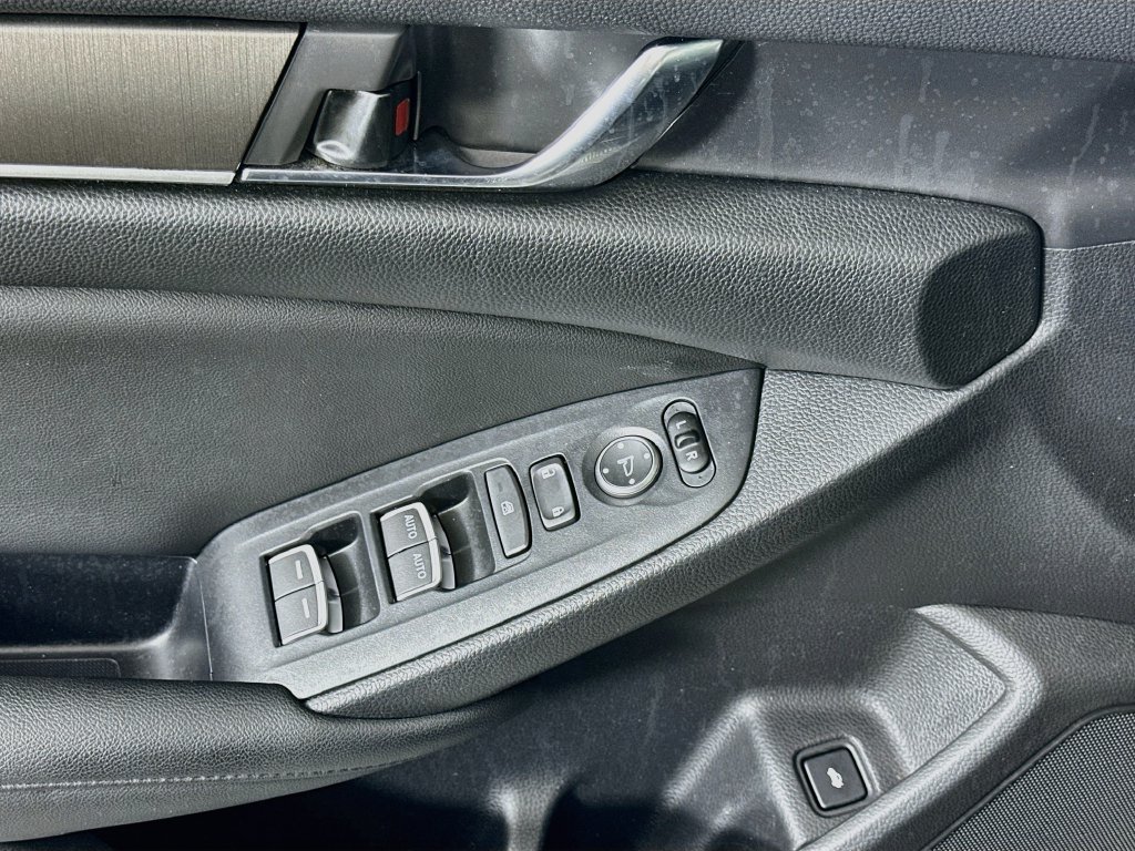 Certified 2019 Honda Accord LX image 17