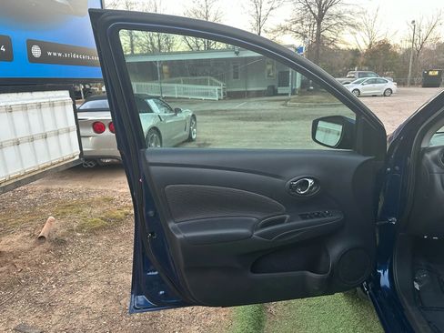 Used 2019 Nissan Versa SV image 13