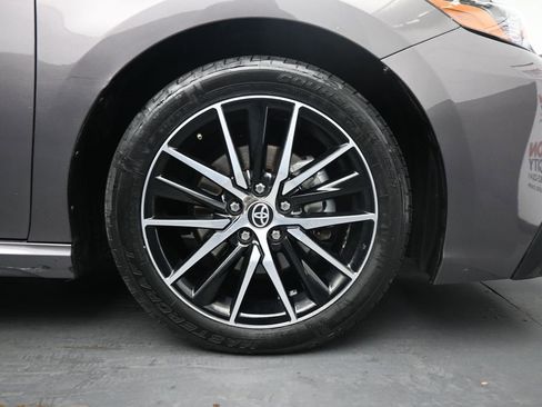 Used 2023 Toyota Camry SE image 11