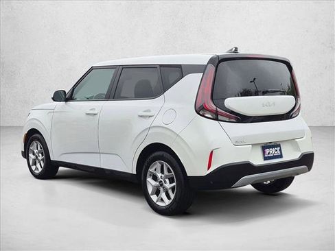 Used 2024 Kia Soul LX w/ Option Group 015 FWD image 7