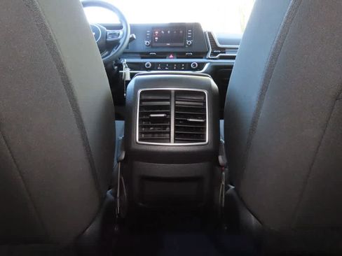 Used 2025 Kia Sportage LX FWD image 22