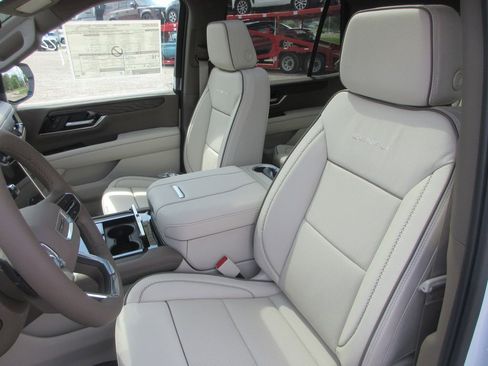New 2026 GMC Yukon Denali w/ Sun & Power Step Package AWD/4WD image 11
