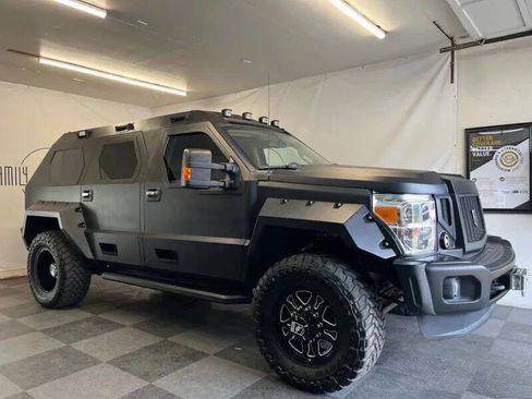 Used 2016 Ford F450 XLT w/ XLT Interior Package image 2