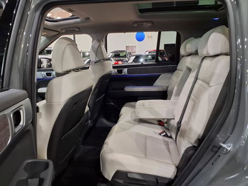 Used 2024 Hyundai Santa Fe Limited AWD/4WD image 17