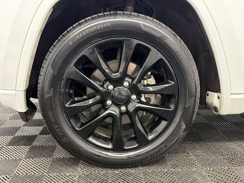 Used 2017 Jeep Grand Cherokee Altitude RWD image 13