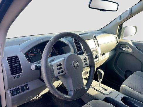 Used 2020 Nissan Frontier SV image 9