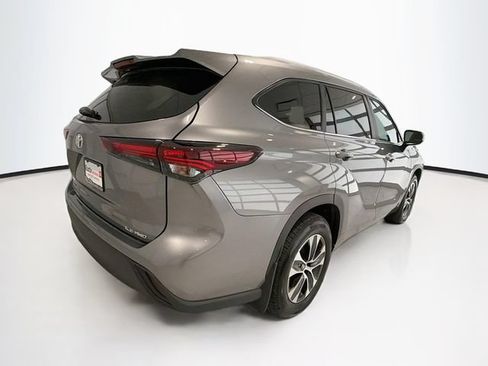 Certified 2026 Toyota Highlander XLE AWD/4WD image 7