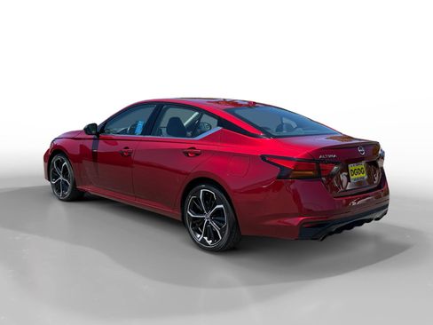 Used 2023 Nissan Altima 2.5 SR FWD image 3