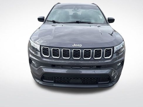 Used 2024 Jeep Compass Latitude AWD/4WD image 9