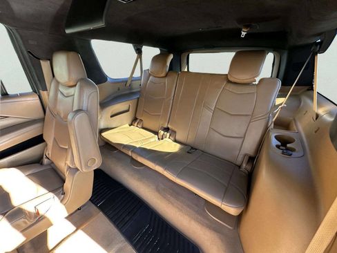 Used 2017 Cadillac Escalade ESV Platinum image 28