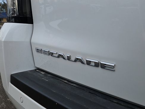 Used 2016 Cadillac Escalade Luxury image 32