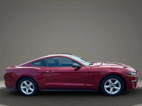 Used 2018 Ford Mustang Coupe RWD image 4